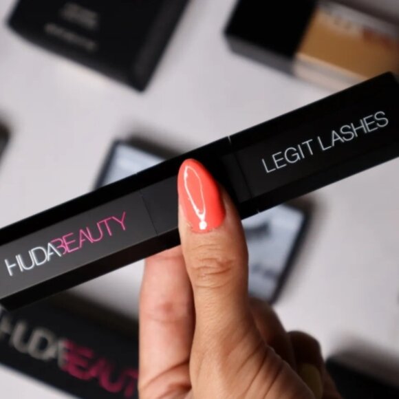 LEGIT LASHES Double-Ended Volumizing and Lengthening Mascara Extreme Black - Picture 2 of 7